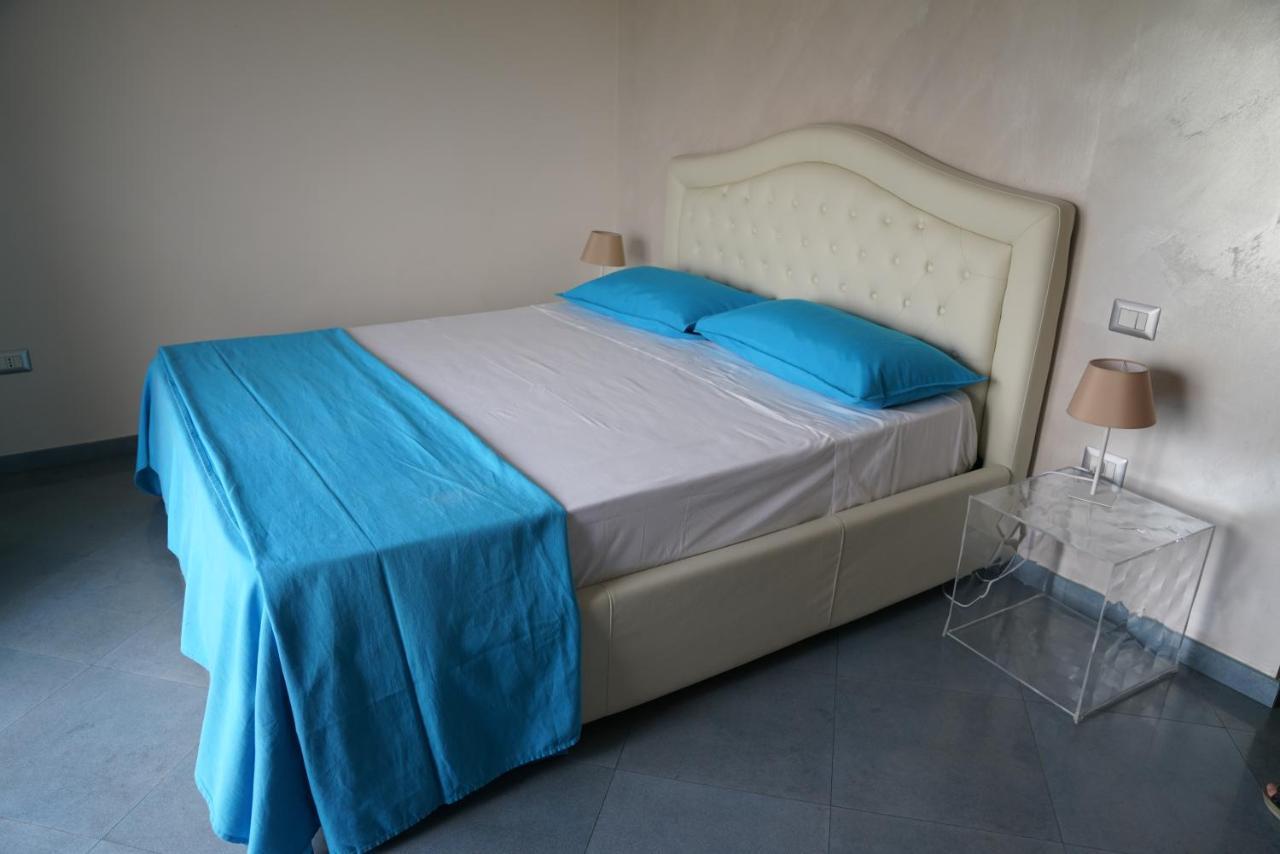 Guest House Emily Suites ซอร์เรนโต ภายนอก รูปภาพ