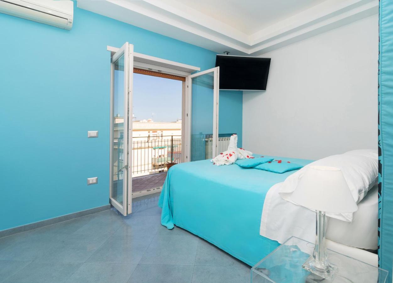 Guest House Emily Suites ซอร์เรนโต ภายนอก รูปภาพ