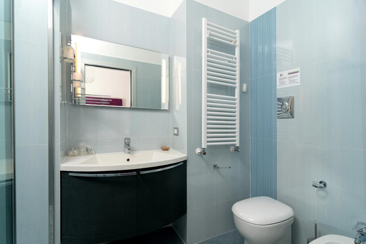 Guest House Emily Suites ซอร์เรนโต ภายนอก รูปภาพ