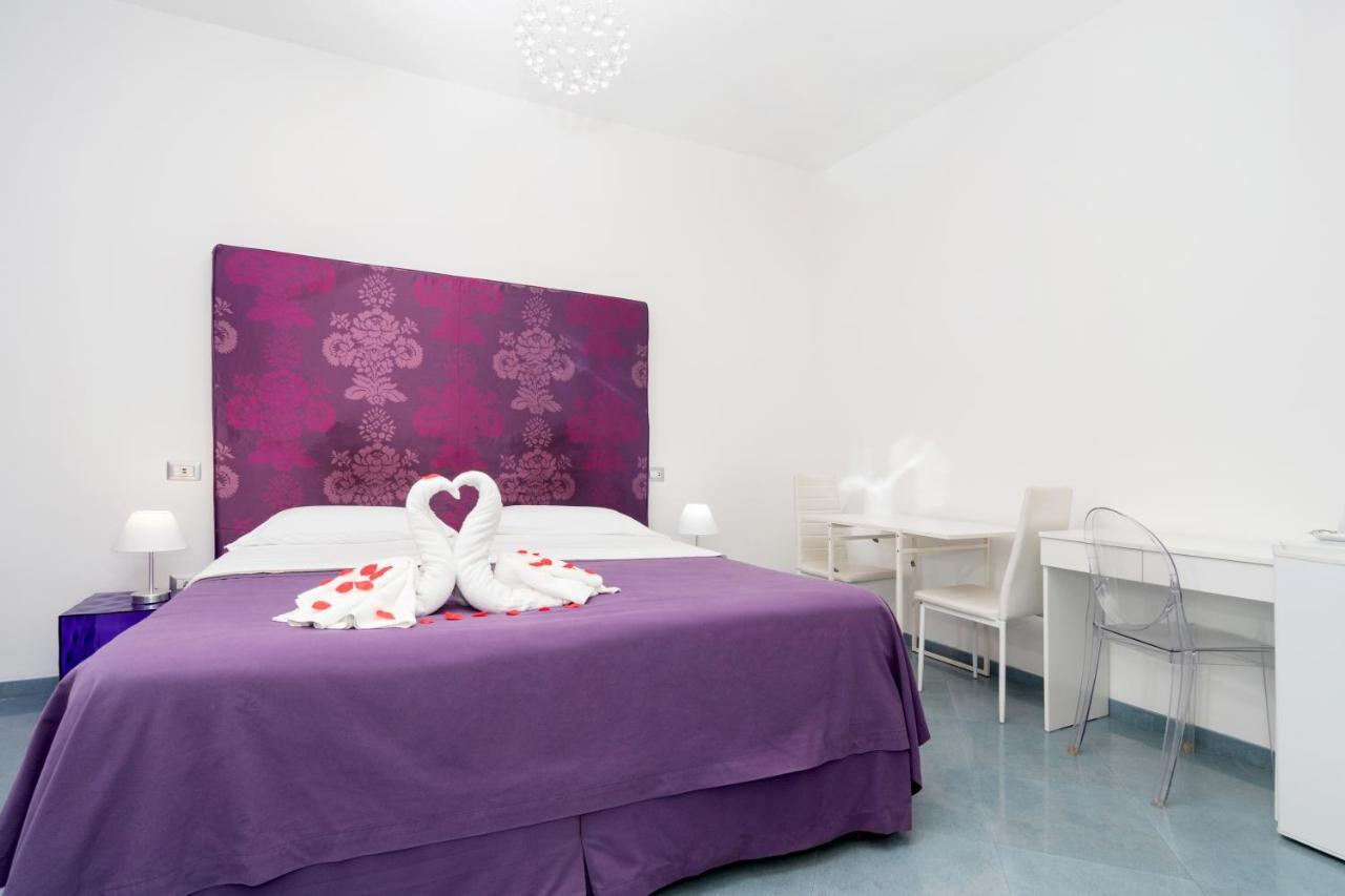 Guest House Emily Suites ซอร์เรนโต ภายนอก รูปภาพ