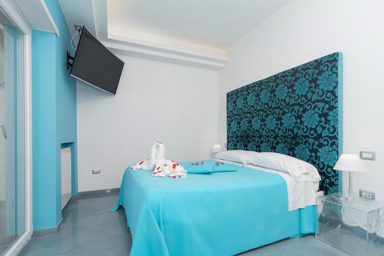 Guest House Emily Suites ซอร์เรนโต ภายนอก รูปภาพ