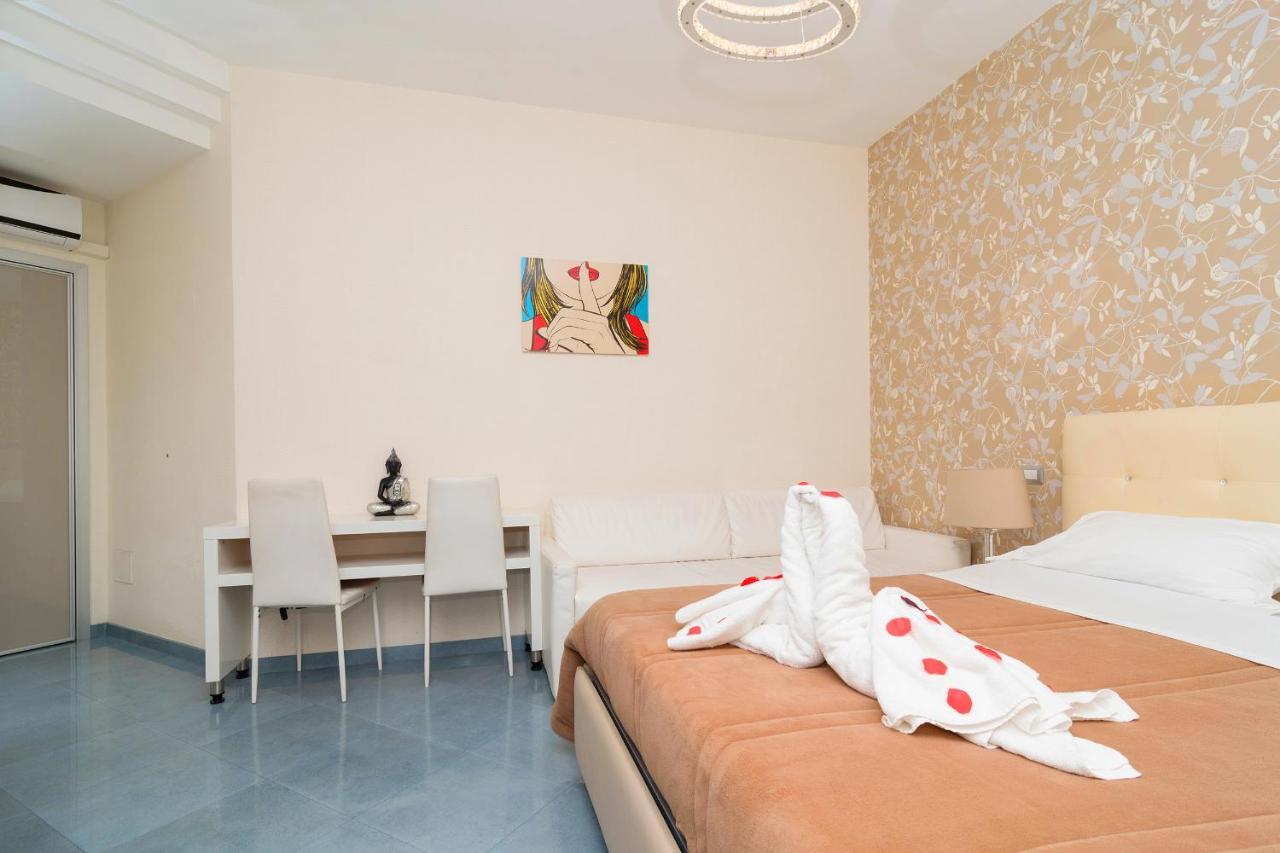 Guest House Emily Suites ซอร์เรนโต ภายนอก รูปภาพ
