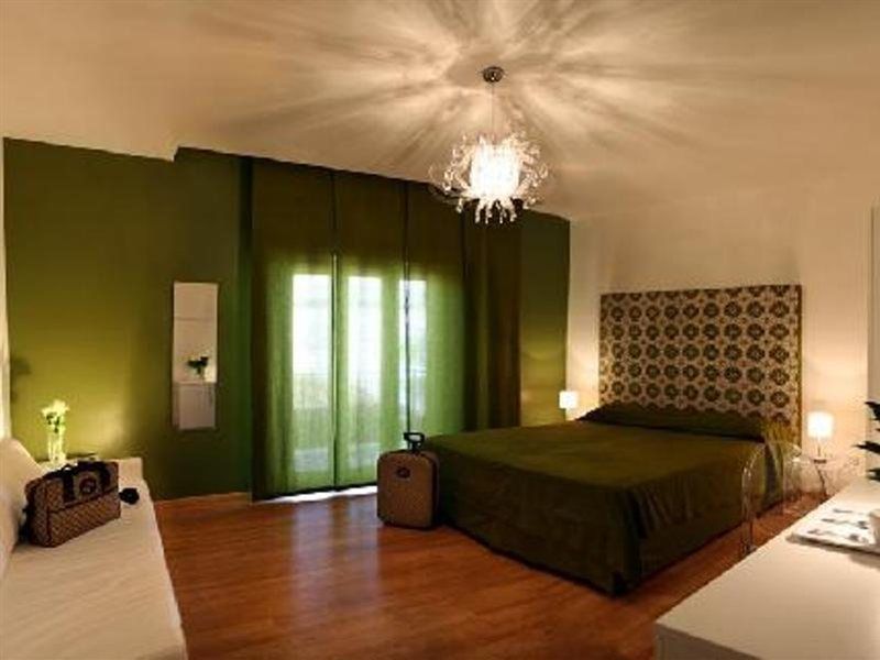 Guest House Emily Suites ซอร์เรนโต ภายนอก รูปภาพ